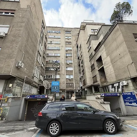 Spacious 4br & Sleeps 14 & Floor & بوخارست
