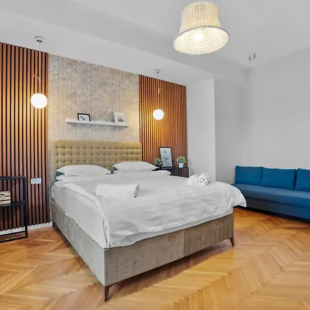 Spacious 4br & Sleeps 14 & Floor & *