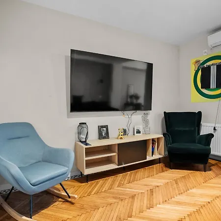 Spacious 4br & Sleeps 14 & Floor & *