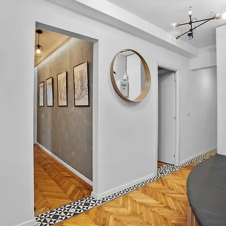 Spacious 4br & Sleeps 14 & Floor & شقة *