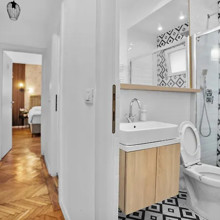 Spacious 4br & Sleeps 14 & Floor & شقة