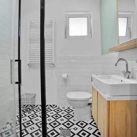 شقة Spacious 4br & Sleeps 14 & Floor & *