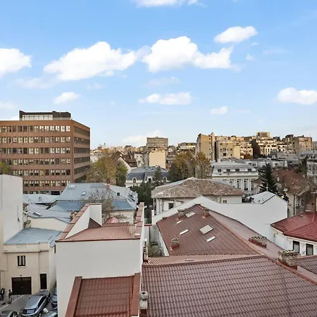 Spacious 4br & Sleeps 14 & Floor & * بوخارست
