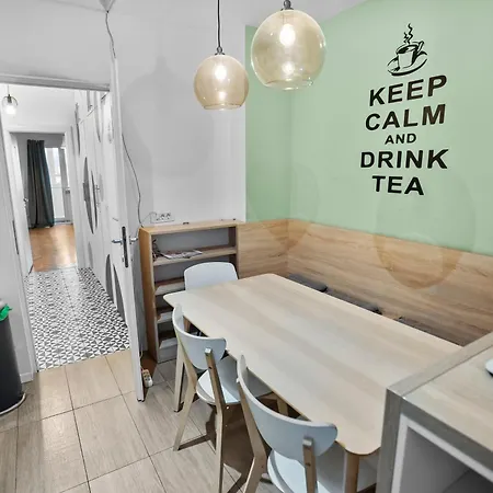 شقة Spacious 4br & Sleeps 14 & Floor & *