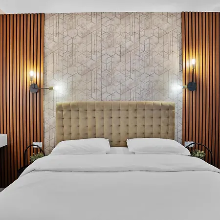 شقة Spacious 4br & Sleeps 14 & Floor & بوخارست