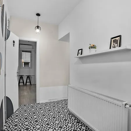 Spacious 4br & Sleeps 14 & Floor & شقة بوخارست