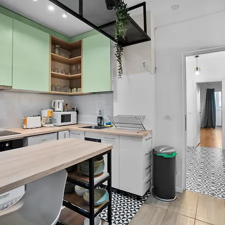 شقة Spacious 4br & Sleeps 14 & Floor &