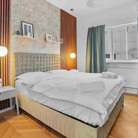 شقة Spacious 4br & Sleeps 14 & Floor &