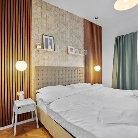 Spacious 4br & Sleeps 14 & Floor & شقة *