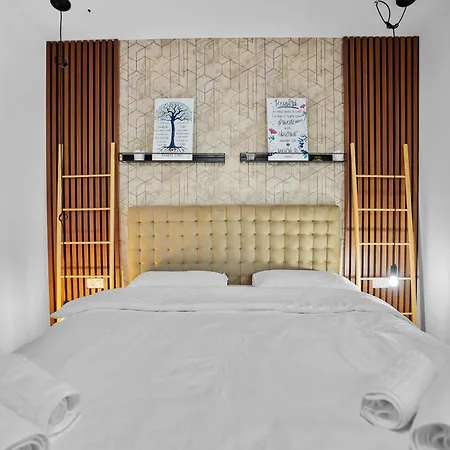 Spacious 4br & Sleeps 14 & Floor &