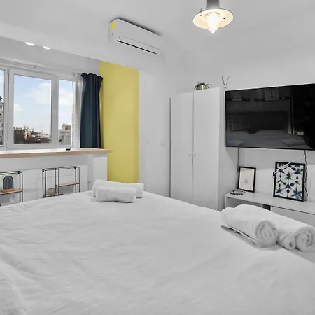 شقة Spacious 4br & Sleeps 14 & Floor & *