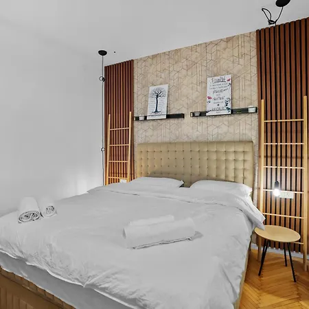 Spacious 4br & Sleeps 14 & Floor & *