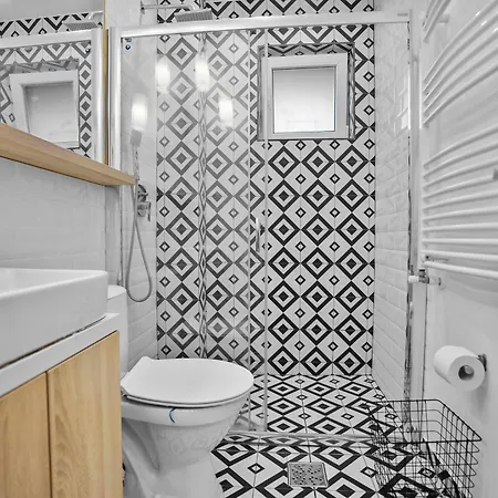 شقة Spacious 4br & Sleeps 14 & Floor & بوخارست