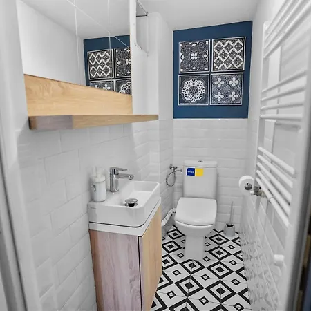 Spacious 4br & Sleeps 14 & Floor & *